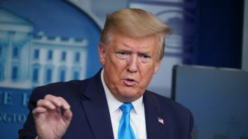Trump ar avea în plan trei teme principale de campanie, după ce i-a scăzut popularitatea