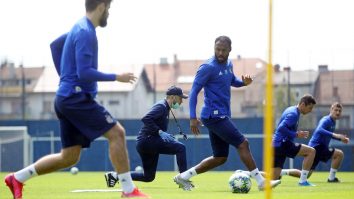 Dinamo a rămas pe ultimul loc din Liga 1, după ce a pierdut şi meciul cu FC Voluntari, scor 0-1