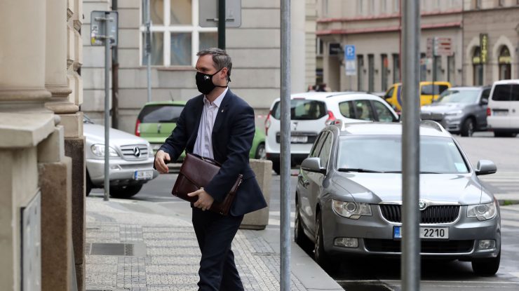 Cehia va expulza doi diplomați ruși, după ce au oferit informații false despre un presupus atac chimic asupra primarului din Praga