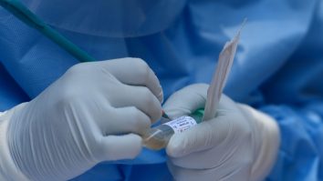 Valul doi, deja prezent în anumite zone din România, spune Virgil Musta: Riscăm să „ne relaxăm“ cu măsuri mai stricte