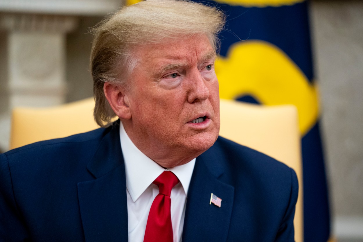 SUA bagă mâna în buzunar şi îşi salvează companiile. BNR nu a adoptat nicio măsură