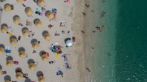 Vrei vacanță pe plajele din Grecia sau Bulgaria? Surse: Ai putea scăpa de cele 14 zile de izolare