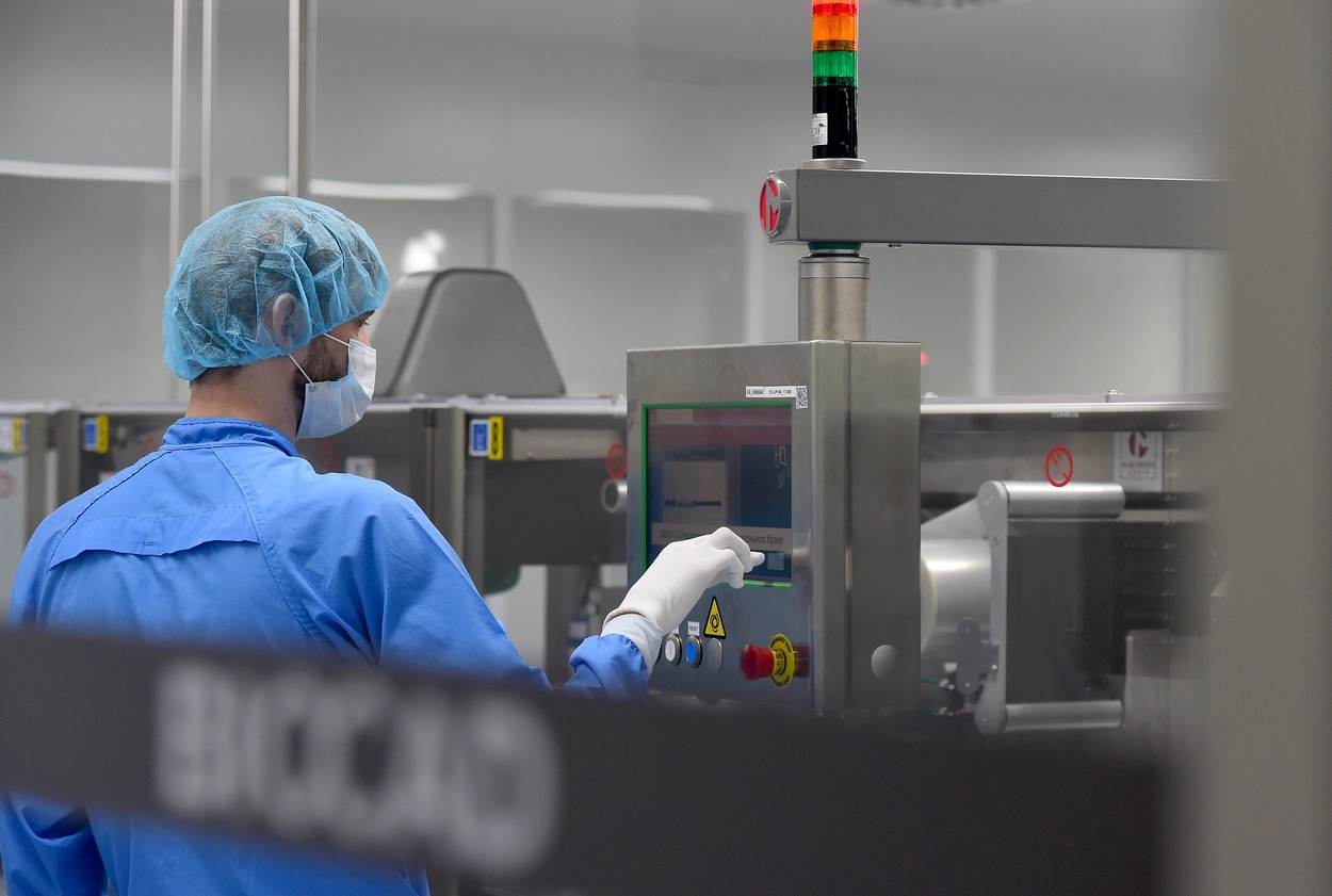 Rusia începe studiile clinice ale unui vaccin anti-Covid. Voluntarii vor fi plătiți cu 100.000 ruble