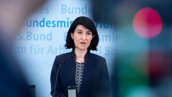 Culisele moţiunii Violetei Alexandru: „Elena Ceauşescu a prins glas din nou, mama propagandei”