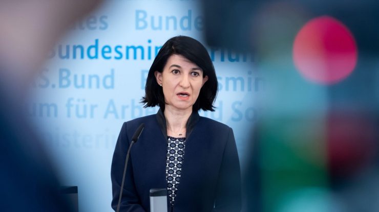 Culisele moţiunii Violetei Alexandru: „Elena Ceauşescu a prins glas din nou, mama propagandei”