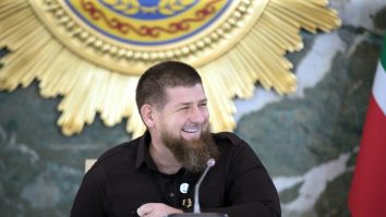 Liderul cecen, aliatul lui Putin, le va oferi bani mirilor ale căror finanțe au fost afectate de Covid-19