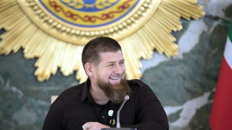 Liderul cecen, aliatul lui Putin, le va oferi bani mirilor ale căror finanțe au fost afectate de Covid-19