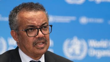 Avertisment OMS: Lumea a intrat într-o „fază nouă și periculoasă”. S-a atins un record de noi infectări zilnice la nivel mondial