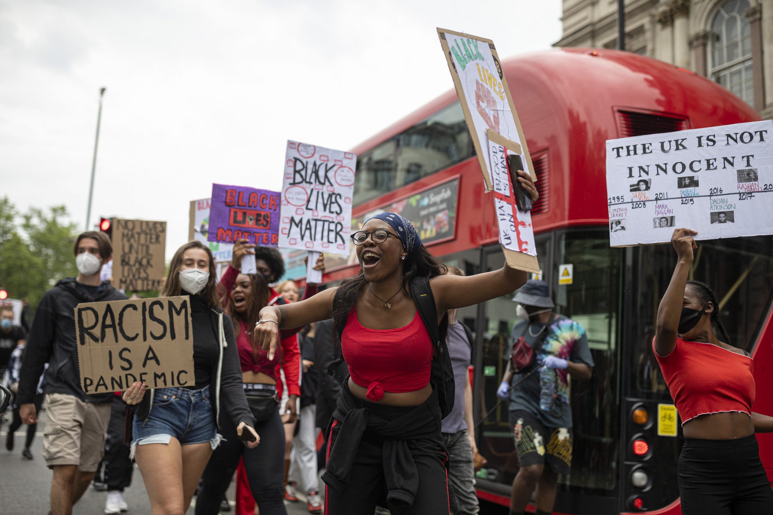 Protestele din SUA ajung și în Europa. Violențe în centrul Londrei