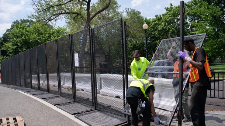 Donald Trump a ridicat un gard metalic în jurul Casei Albe. Cum au reacționat americanii: ”De la zidul cu Mexicul, a ajuns la asta”