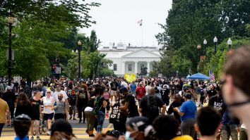 Noi proteste în fața Casei Albe. Se anunță un număr uriaș de americani pe străzi: 1 milion de protestatari doar în Washington