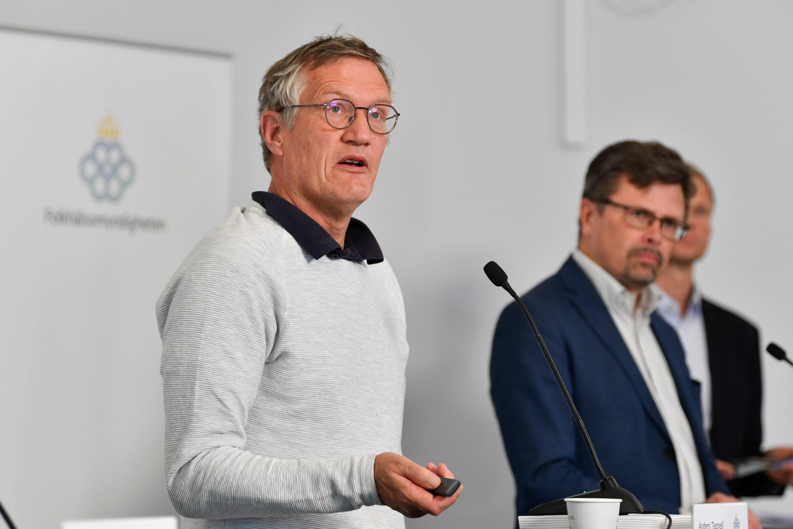 Principalul imunolog din Suedia este de părere că purtarea măştilor faciale este un act periculos