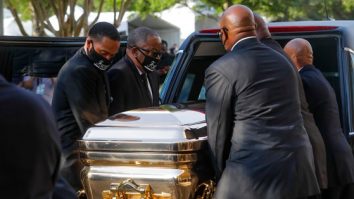 Poți vedea live înmormântarea lui George Floyd. Funeraliile au loc în Houston