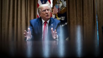 Donald Trump face afirmații controversate: Tehnica „strangulării“, necesară poliţiştilor în unele situaţii, dar ar trebui eliminată