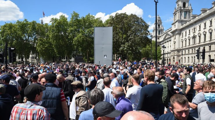 Protestatarii mișcării „Black Lives Matter” s-au adunat în centrul Londrei. Sadiq Khan le-a cerut oamenilor să rămână în case