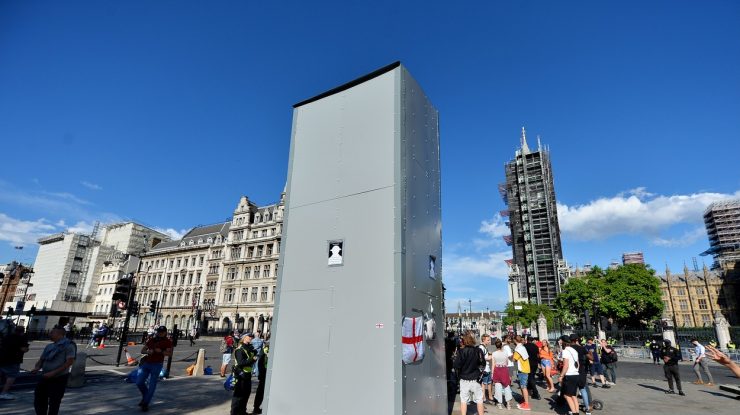 Autoritățile din Londra au ascuns în cutii metalice statuile lui Churchill, Mandela și memorialul Cenotaph