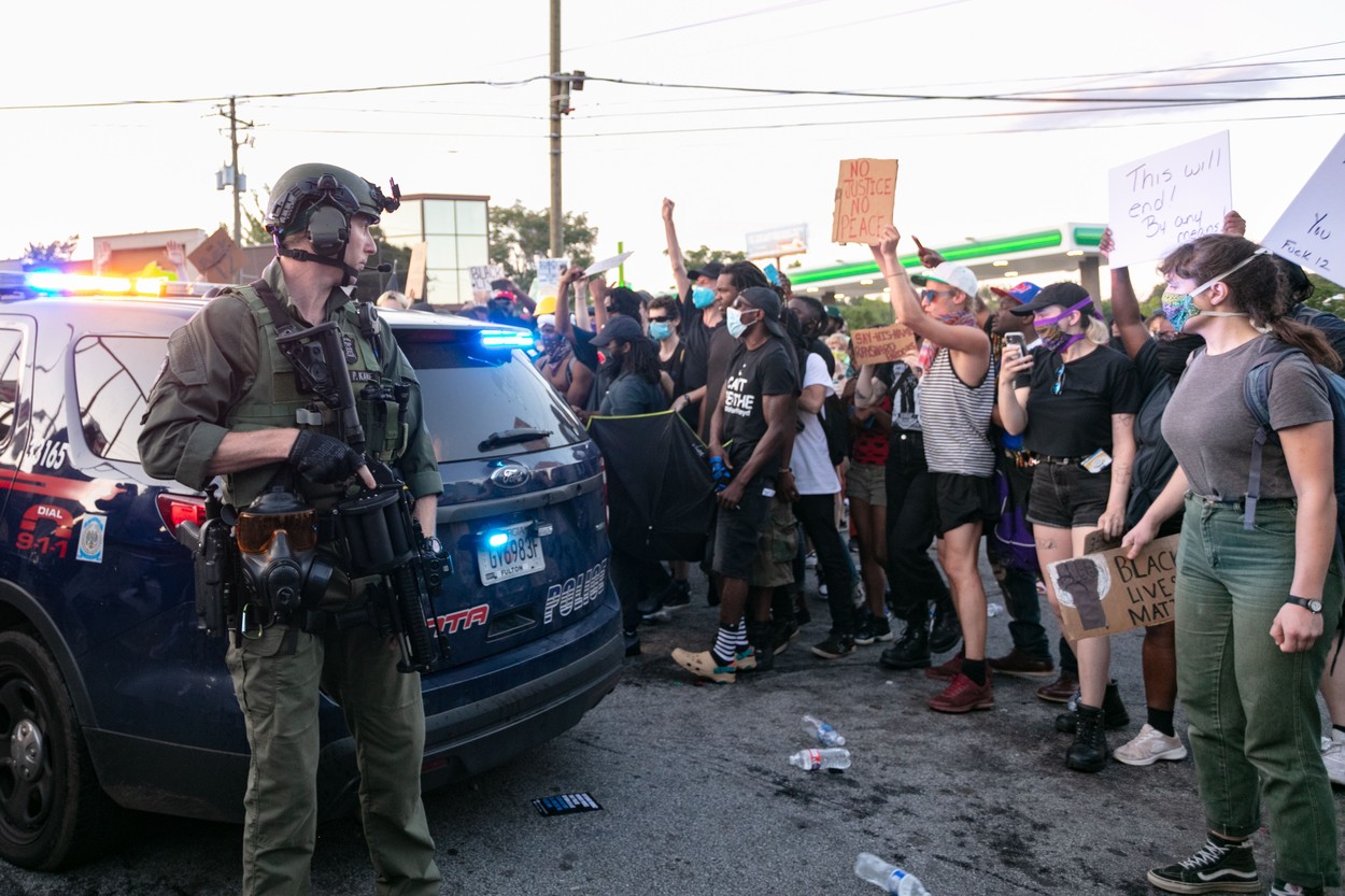 Șefa poliției din Atlanta și-a dat demisia după ce un afro-american a fost împuşcat mortal de agenți