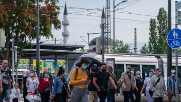 Franța anunță noi măsuri de relaxare. Macron: „Nu lăsăm garda jos, virusul nu a dispărut”