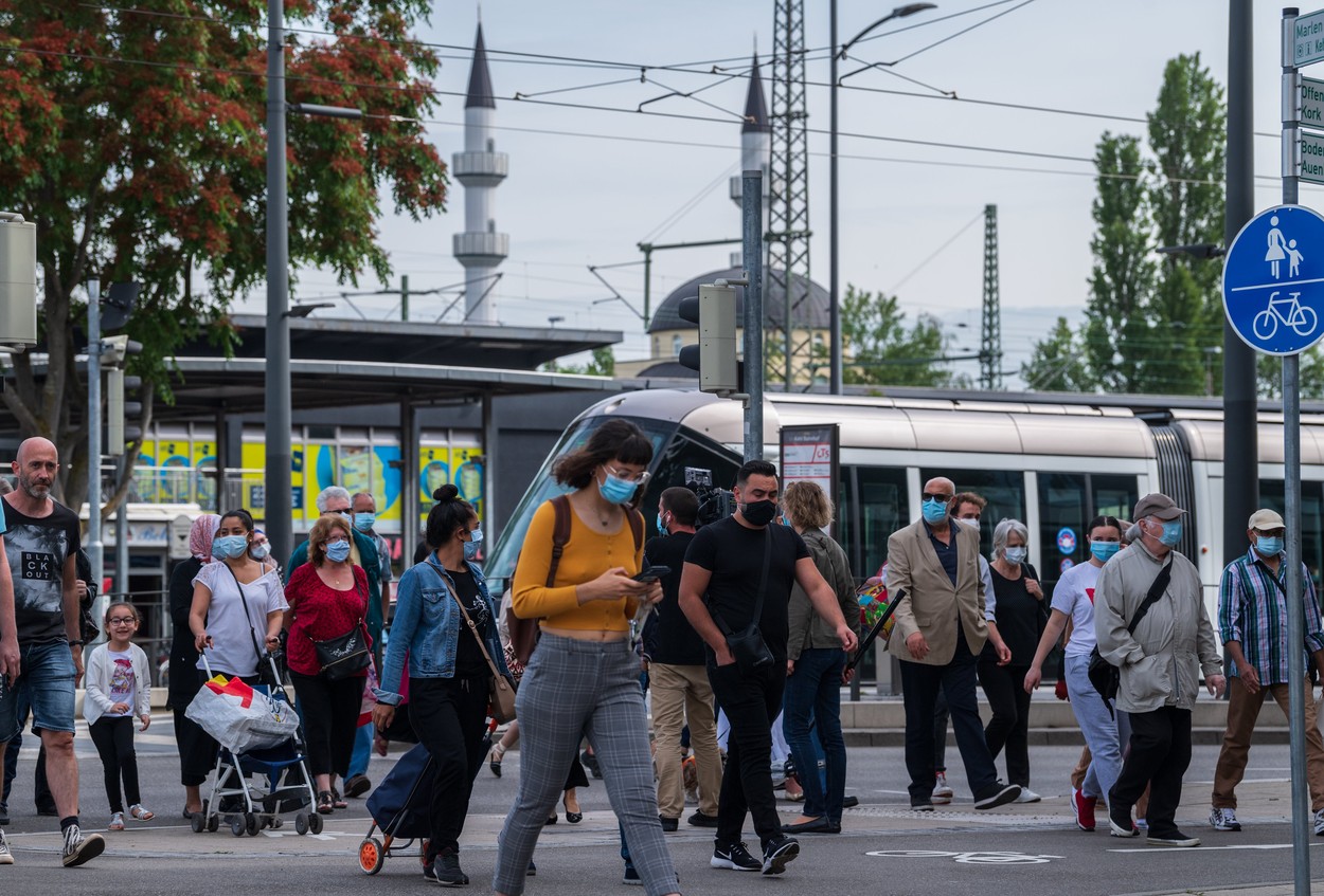 Franța anunță noi măsuri de relaxare. Macron: „Nu lăsăm garda jos, virusul nu a dispărut”