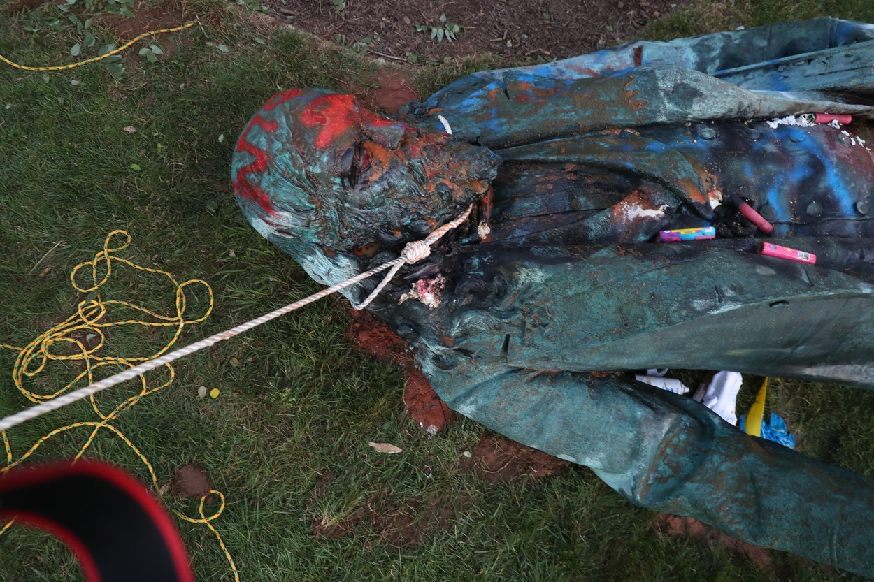 Amenințarea lui Trump pentru cei care vandalizează monumentele: „Fără excepție!“