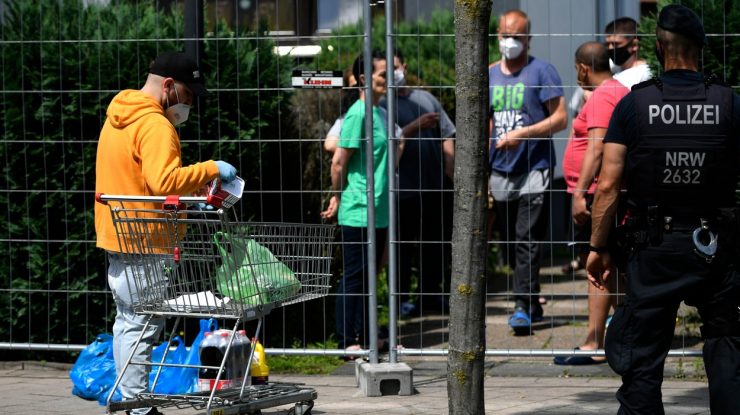 Mărturia unui fost angajat român al abatorului din Germania: „De la durere, plângeau noaptea în somn”