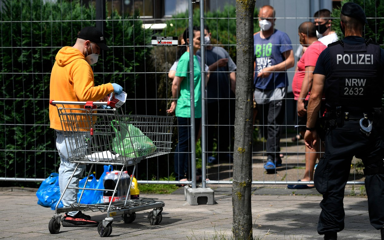 Mărturia unui fost angajat român al abatorului din Germania: „De la durere, plângeau noaptea în somn”