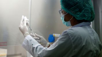 Speranță pentru bolnavii de cancer: un nou tratament ar putea opri dezvoltarea tumorilor