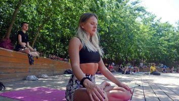 Cum te protejează yoga de Covid-19. Sfaturile unui instructor