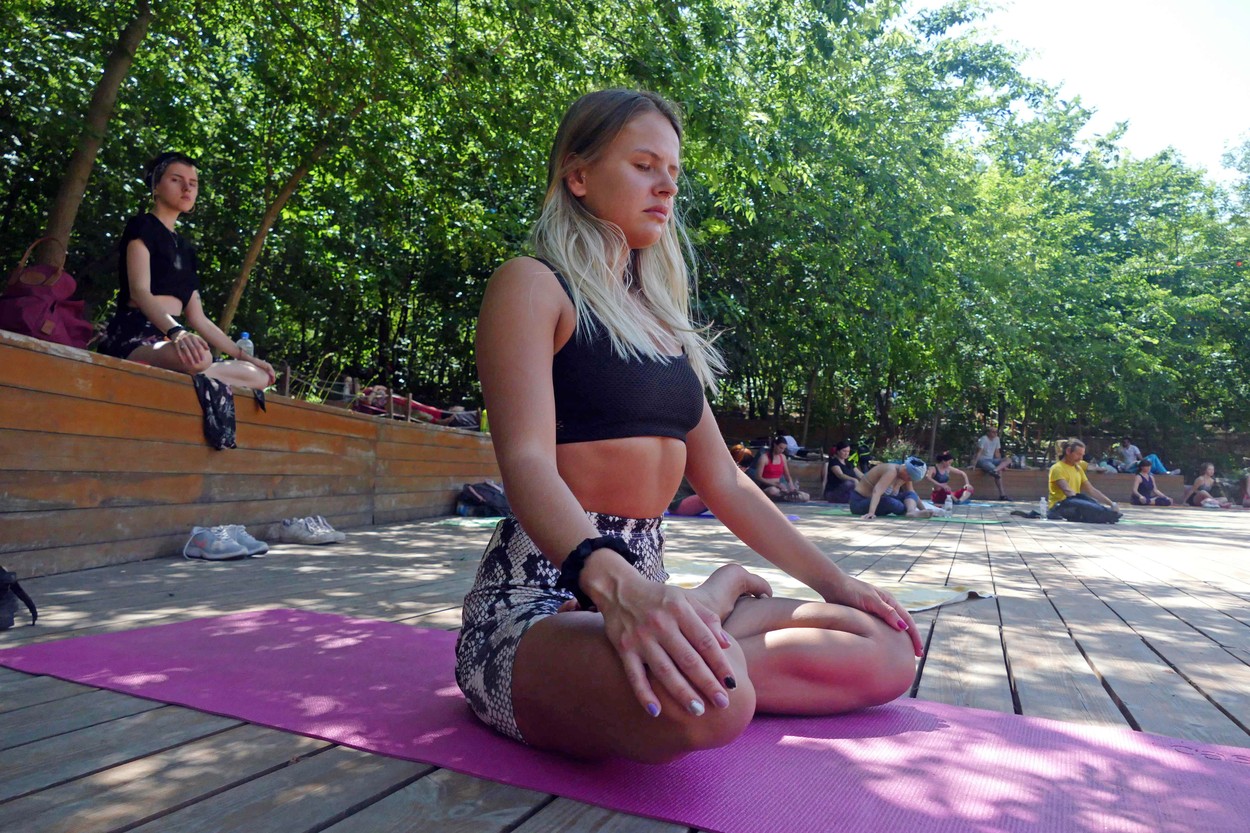 Cum te protejează yoga de Covid-19. Sfaturile unui instructor