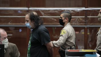 Actorul de filme pentru adulți Ron Jeremy este acuzat de viol și agresiune sexuală