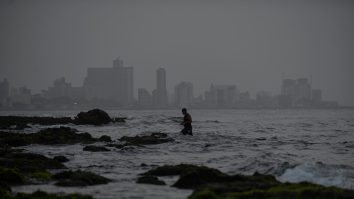 Fenomen extrem în Cuba: un nor de praf saharian, care conține materii deosebit de nocive, a acoperit cerul