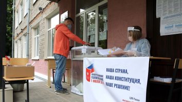 Rușii sunt așteptați la urne. Observator independent: „Sunt constrânși să voteze”