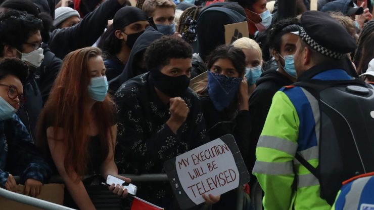 Primarul Minneapolisului se opune tăierii fondurilor poliției. „Vom lucra susținut asupra abordării rasismului în cultura poliției.”