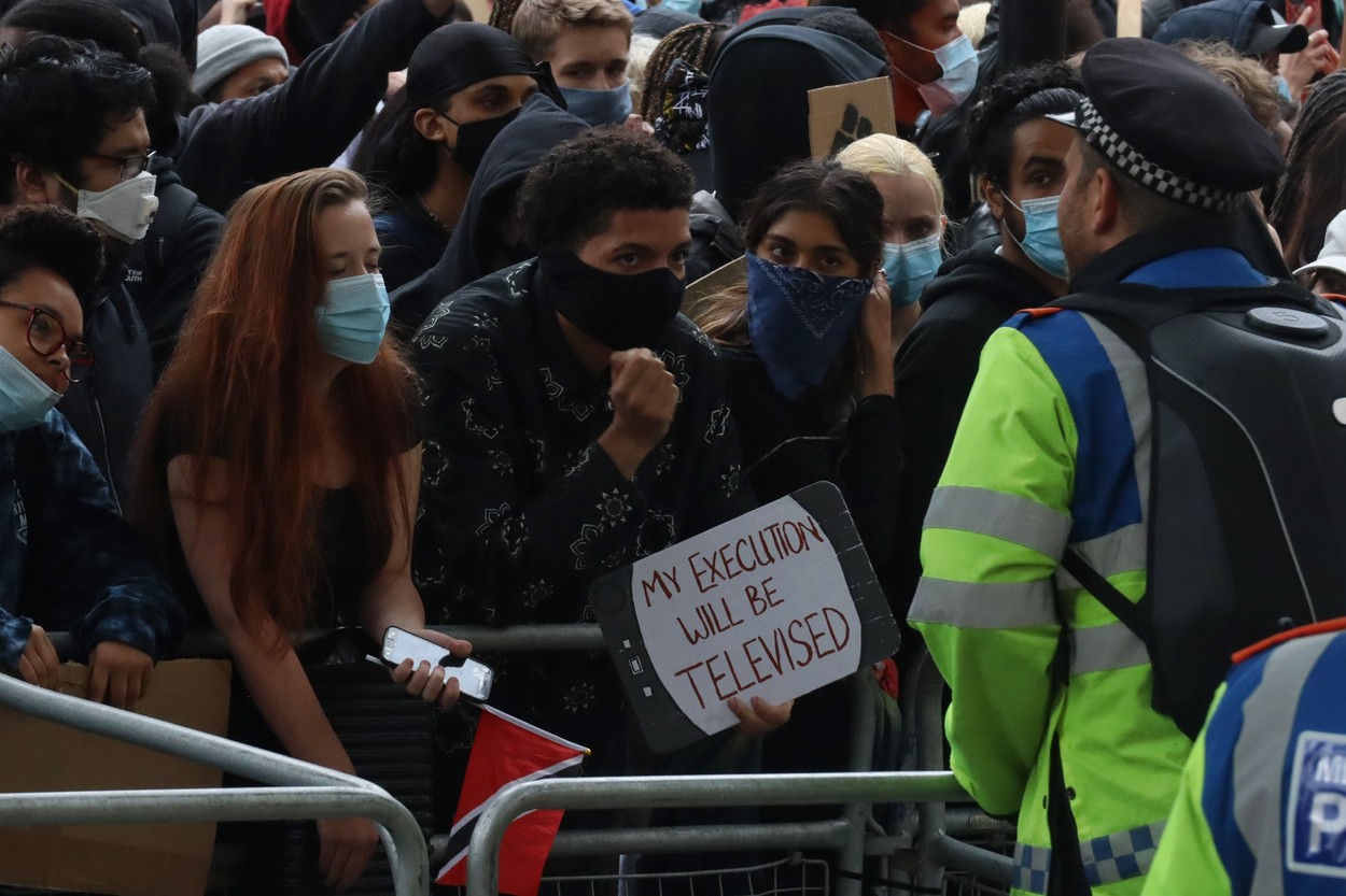 Primarul Minneapolisului se opune tăierii fondurilor poliției. „Vom lucra susținut asupra abordării rasismului în cultura poliției.”