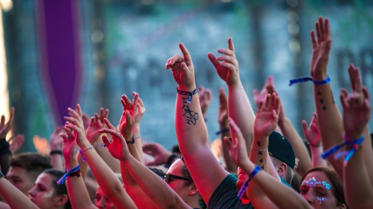 Majoritatea festivalurilor din România au fost anulate, dar două dintre ele vor avea loc. Unde poți merge la concerte anul acesta