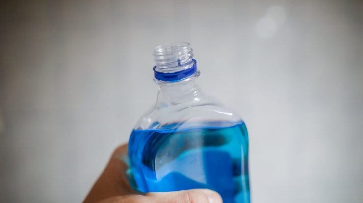 Un ieșean a murit după ce a băut spirt fabricat cu alcool metilic. Primarul comunei a luat măsuri urgente