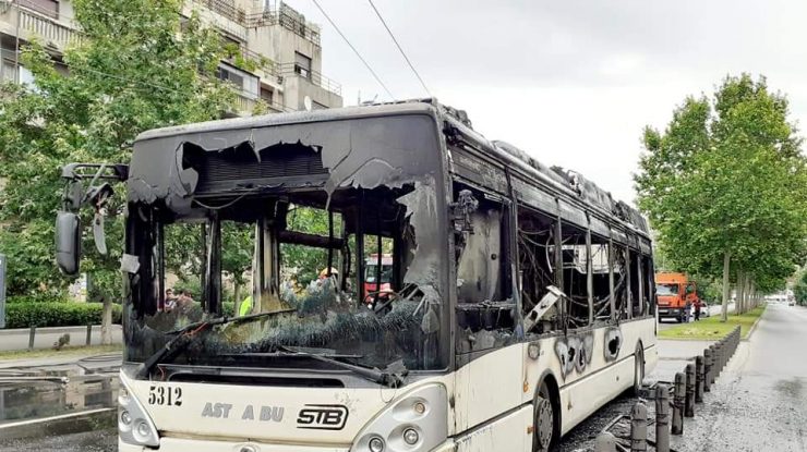 Troleibuzele STB vor fi verificate după incendiul de duminică