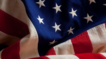 Scriitorul Kewin Powell vrea schimbarea imnului Americii. Cu ce melodie vrea să fie înlocuit