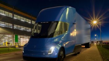 Acțiunile Tesla au depășit 1000 de dolari după ce un email scris de Musk a ajuns în presă. Ce i-a anunțat CEO-ul pe angajați