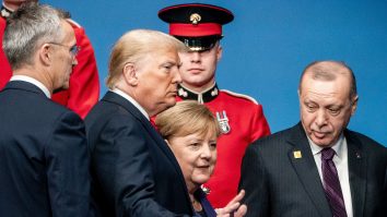 Din cauza neînțelegerilor dintre Guvernele Trump și Merkel, SUA ar putea retrage aproximativ 15.000 de militari din Germania