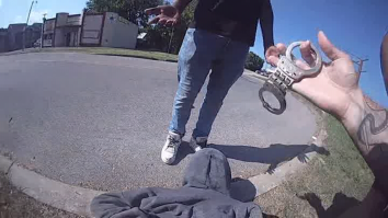 Doi adolescenți de culoare au fost arestați de polițiști albi