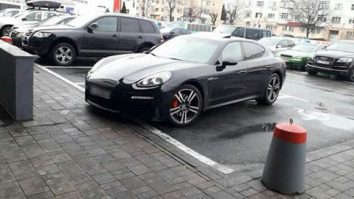 Ai grijă unde parchezi. Poţi primi 10.000 lei amendă dacă laşi maşina pe locurile persoanelor cu handicap