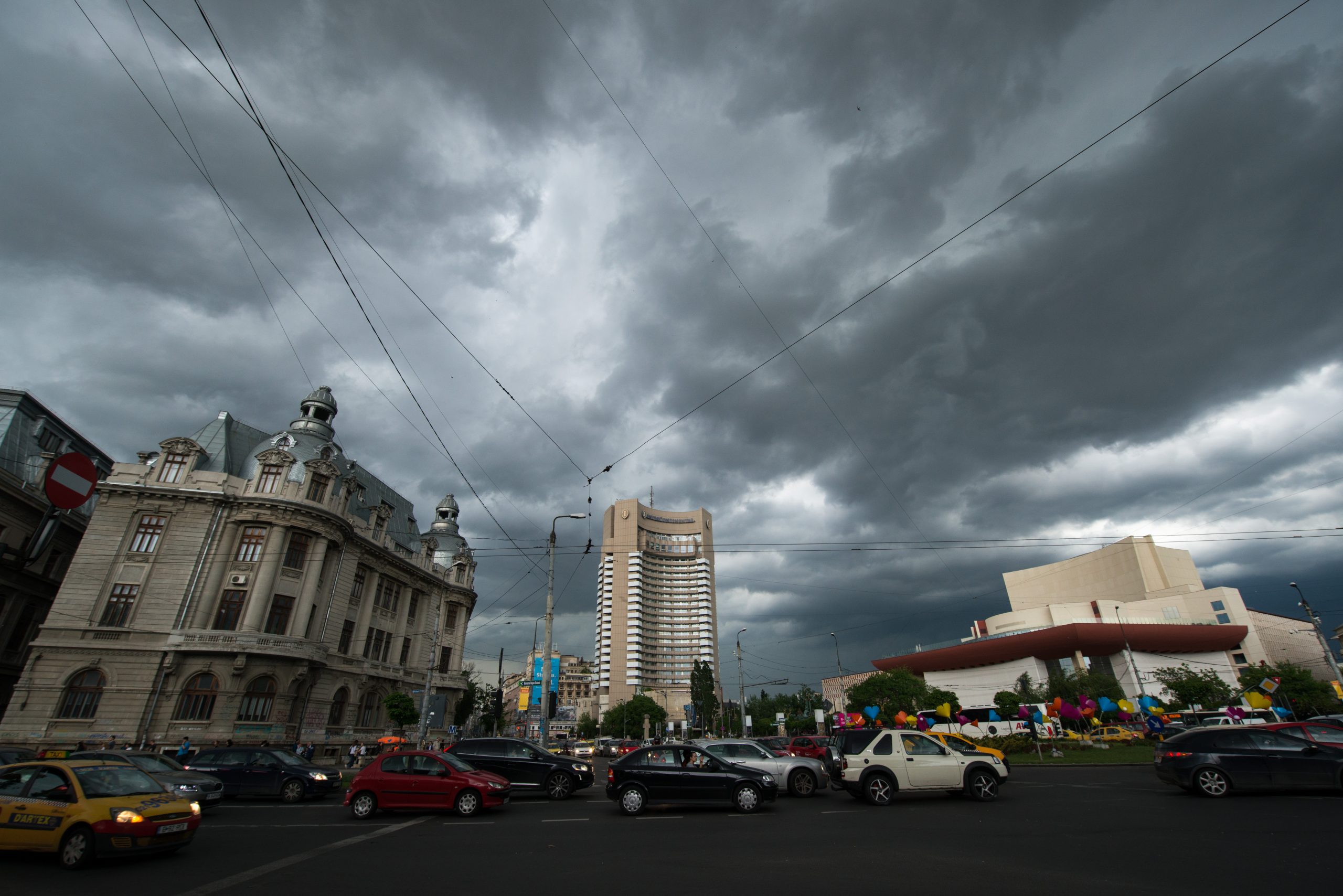 Județele în care se anunță cod portocaliu de furtună până sâmbătă. Cum va fi vremea în Capitală