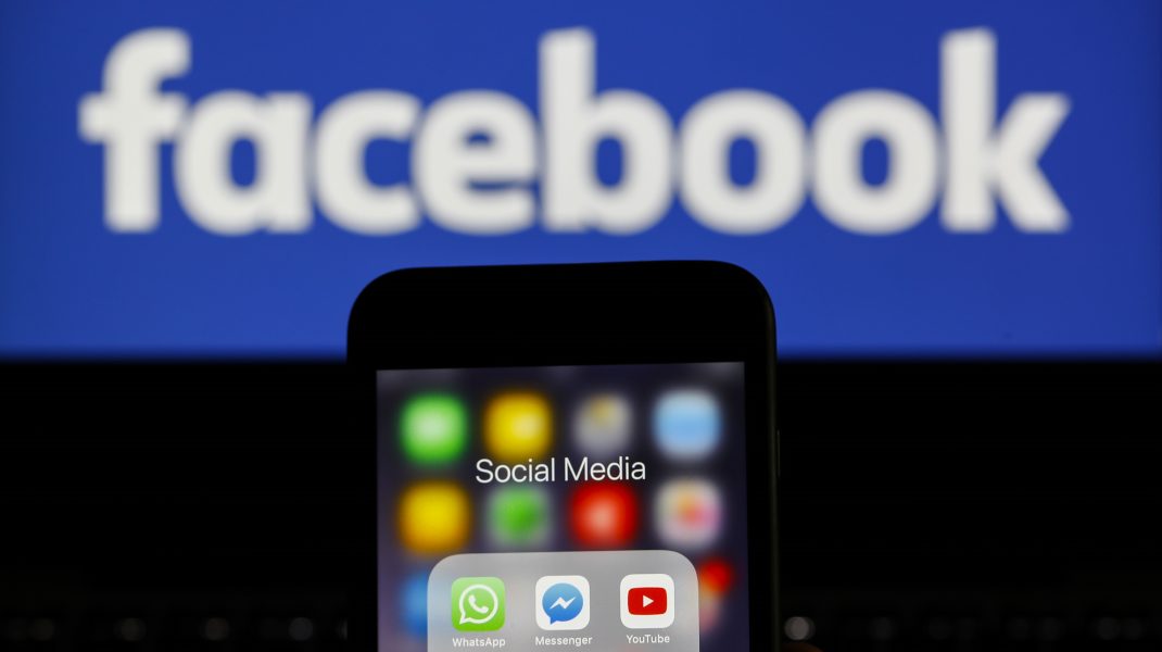 Facebook a eliminat sute de conturi care „promovau violența“. Aparțineau unei mișcări de extremă dreapta