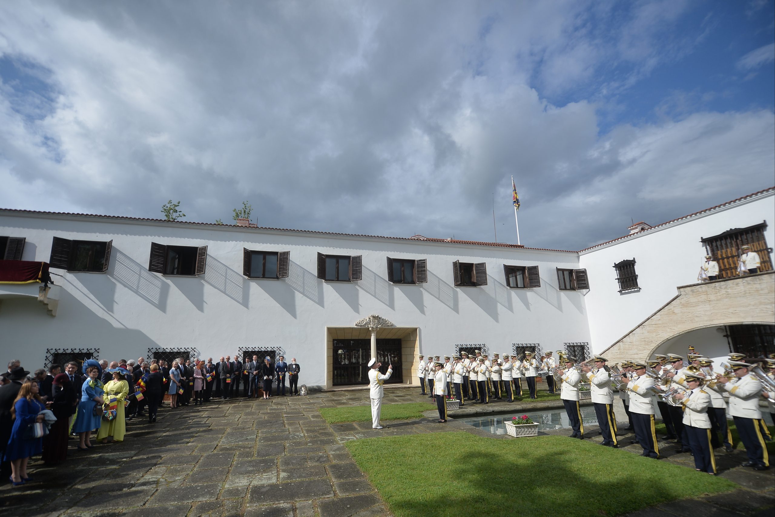 În vizită acasă la Regele Mihai I. Palatul Elisabeta îţi deschide uşa pentru prima dată: programul de vizitare