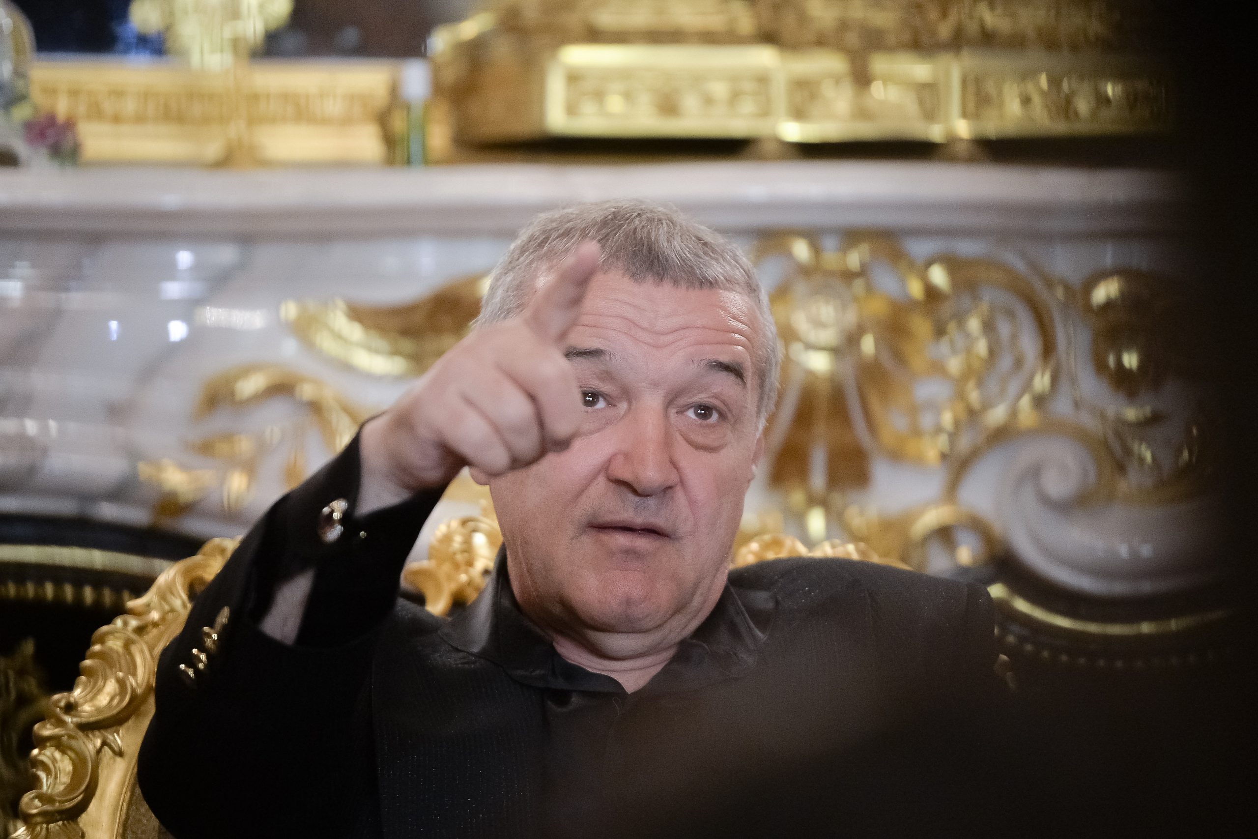 Gigi Becali l-a demis pe Bogdan Vintilă. FCSB are al antrenor și a anunțat un nou transfer