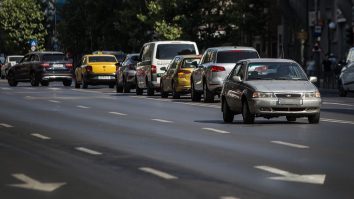 Se reiau examenele pentru obţinerea permisului în Bucureşti, iar înmatricularea maşinilor se simplifică