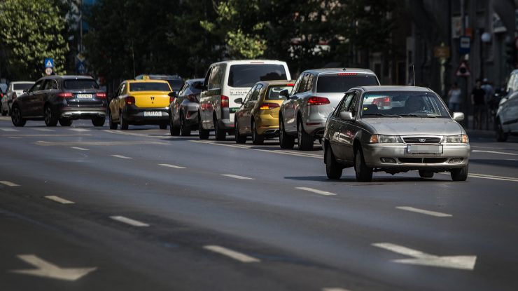 Se reiau examenele pentru obţinerea permisului în Bucureşti, iar înmatricularea maşinilor se simplifică