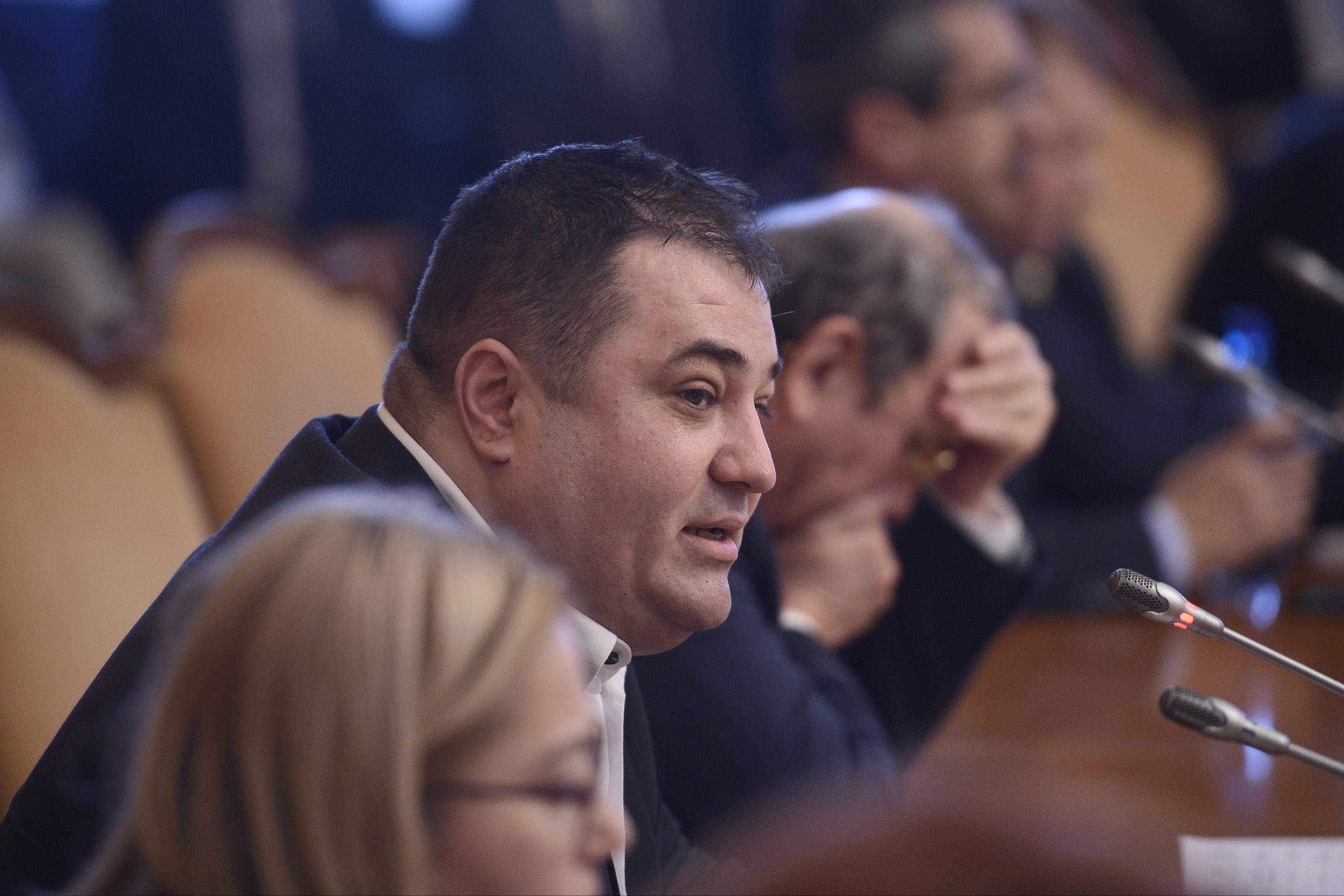 Reacția unuia dintre deputații amendați de două ori pentru că nu purtau mască: Am fost legitimat şi atât. Dacă voi primi proces verbal, îl voi contesta în instanţă