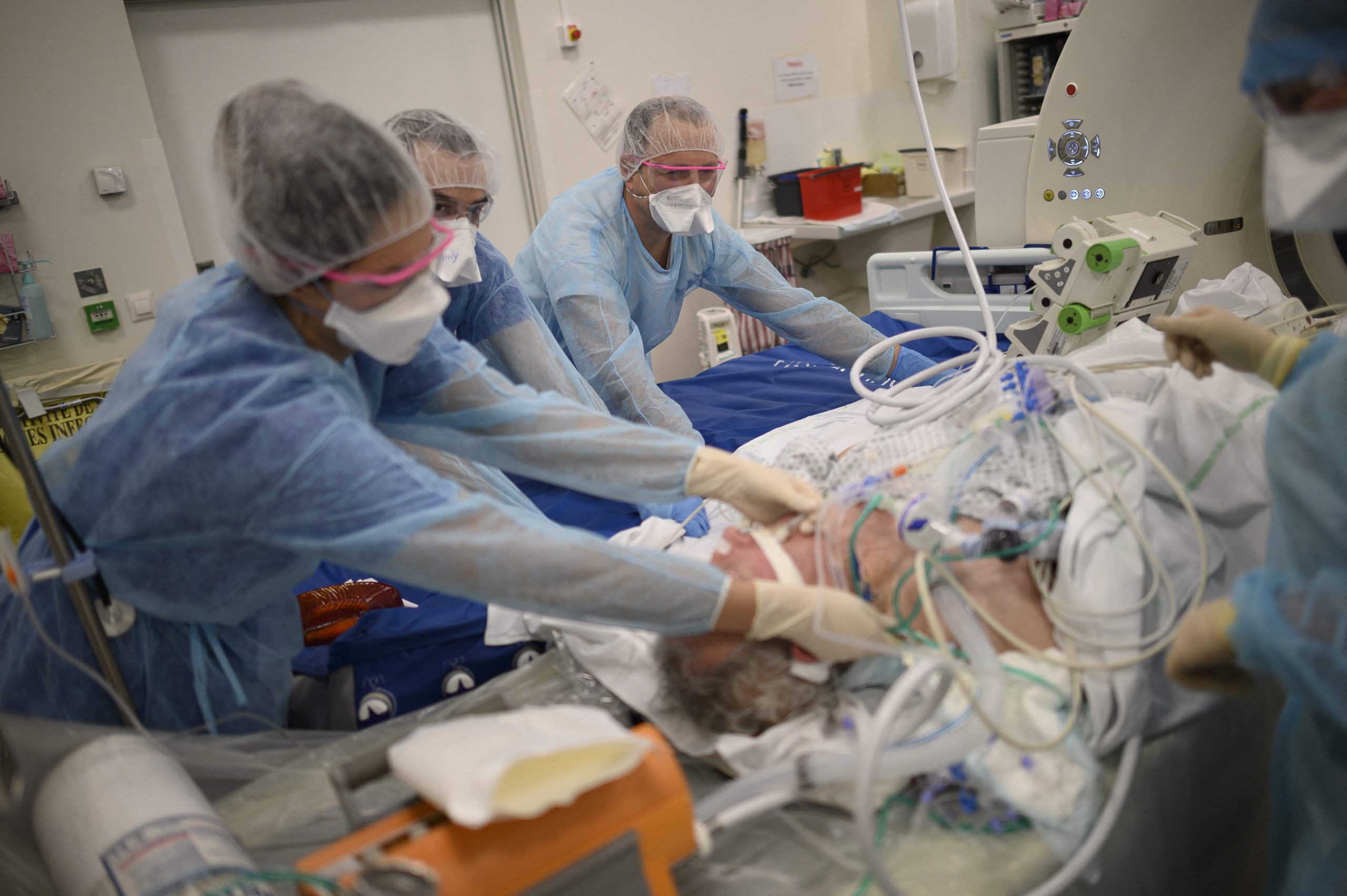 Vrem medici unde nu avem. Pe cine? Pe cei deja epuizați. Detașarea personalului medical e acum obligatorie